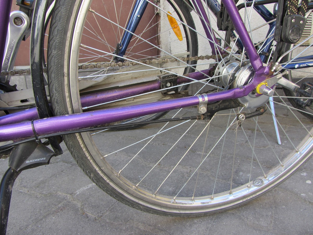 Papildināts – Velosipēdists notriec sirmgalvi, policija aicina atsaukties aculieciniekus