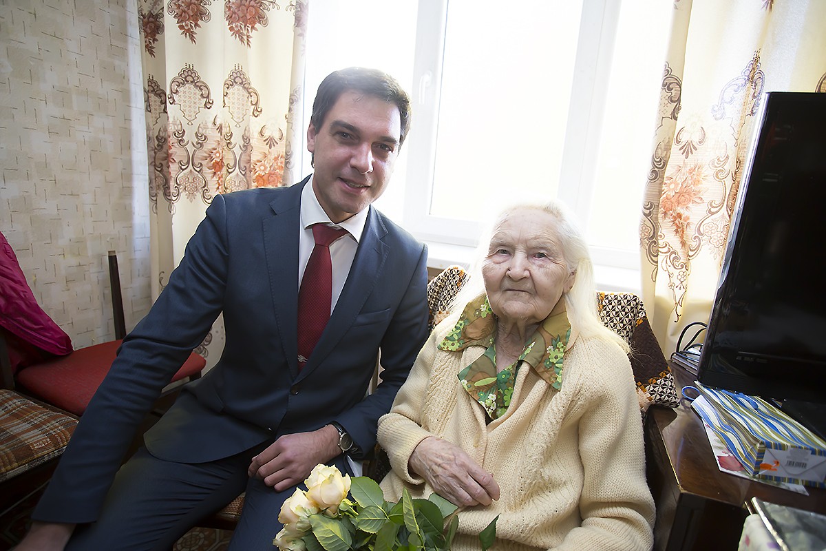 Sumina simtgadnieci apaļajā jubilejā