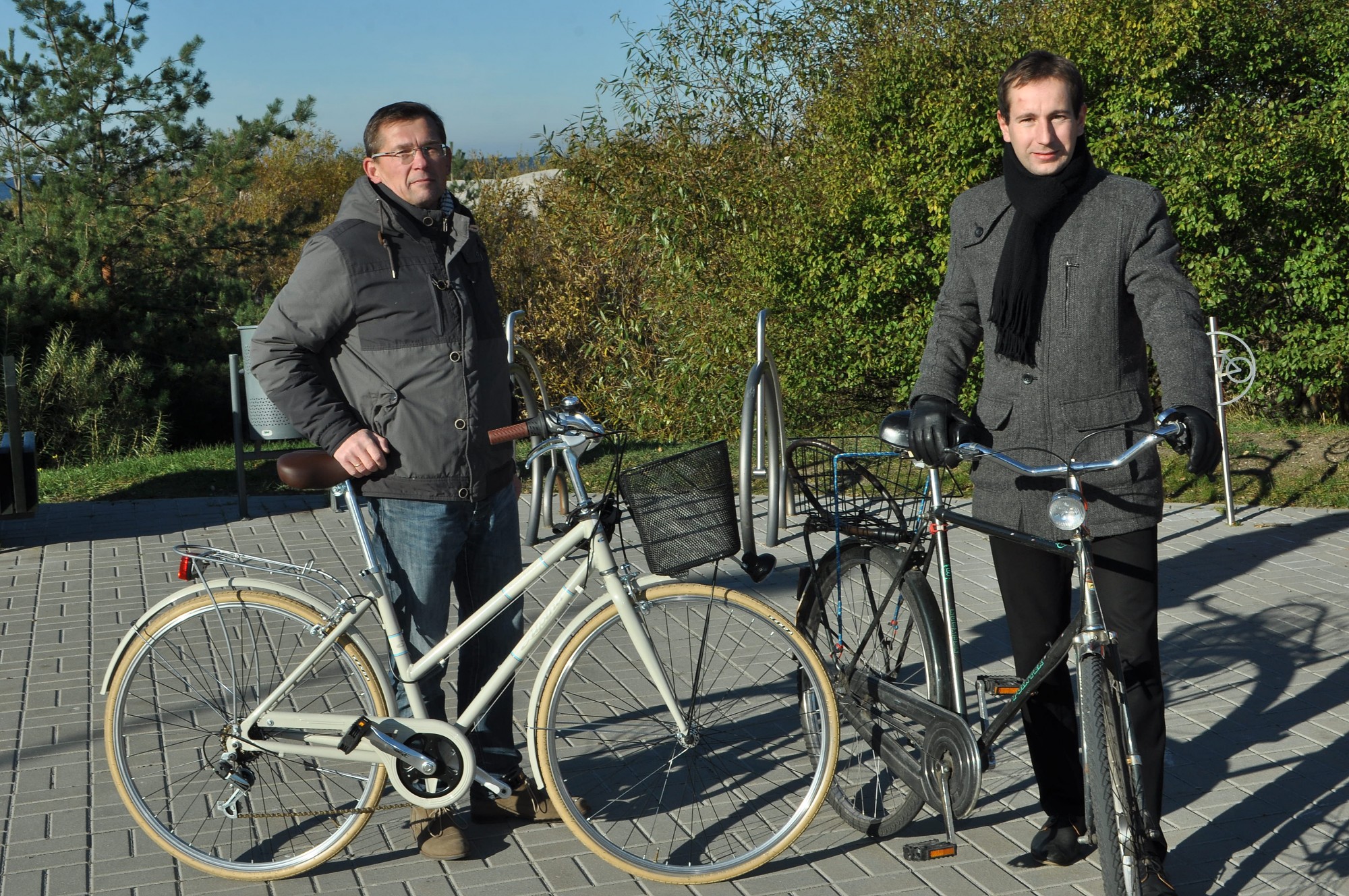 Vispirms velobraucēji un gājēji