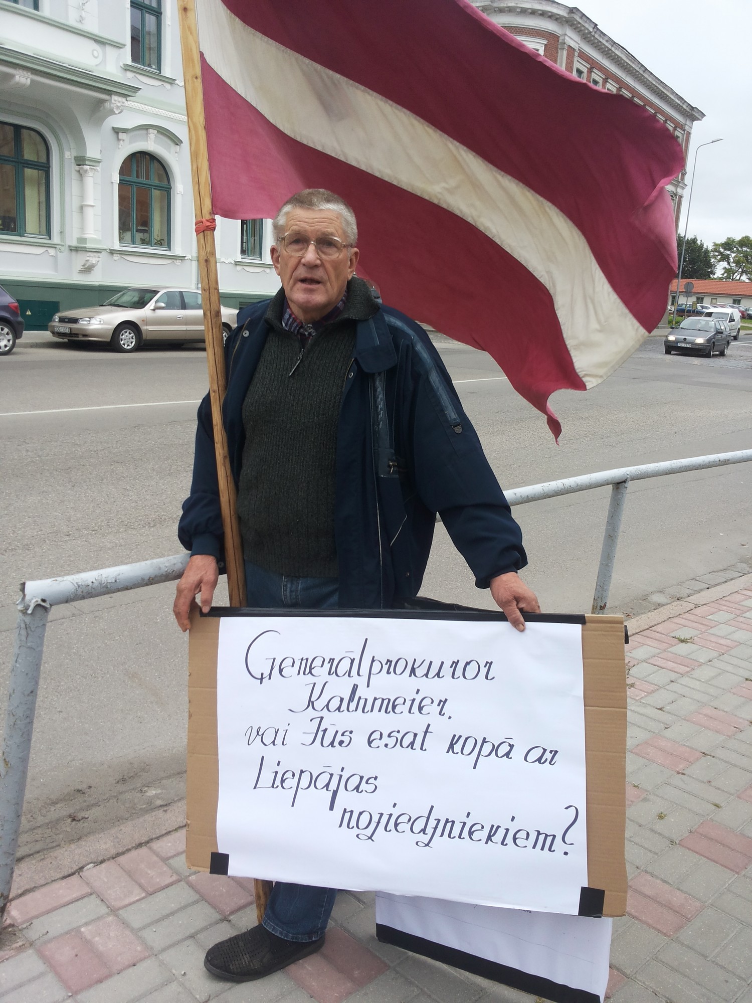 Protestē pret tiesu sistēmu