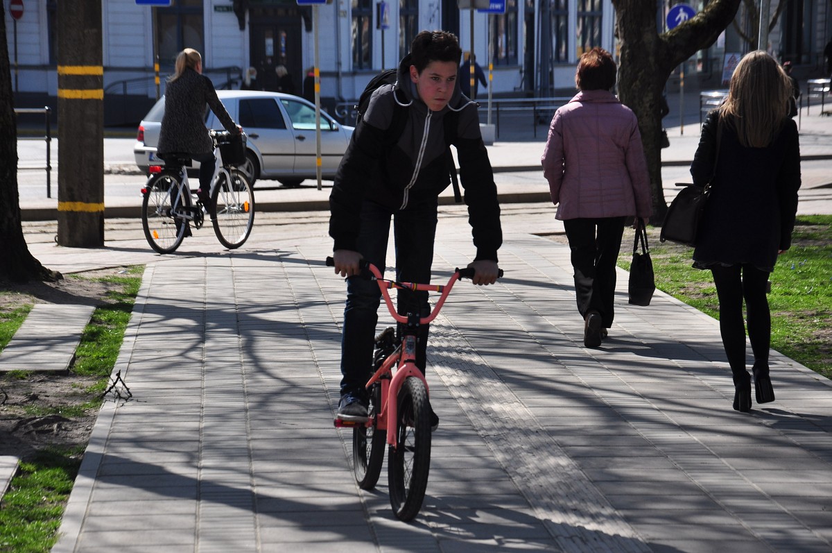 Autobraucēji un velosipēdisti: Būtiskākais – cienīt citam citu