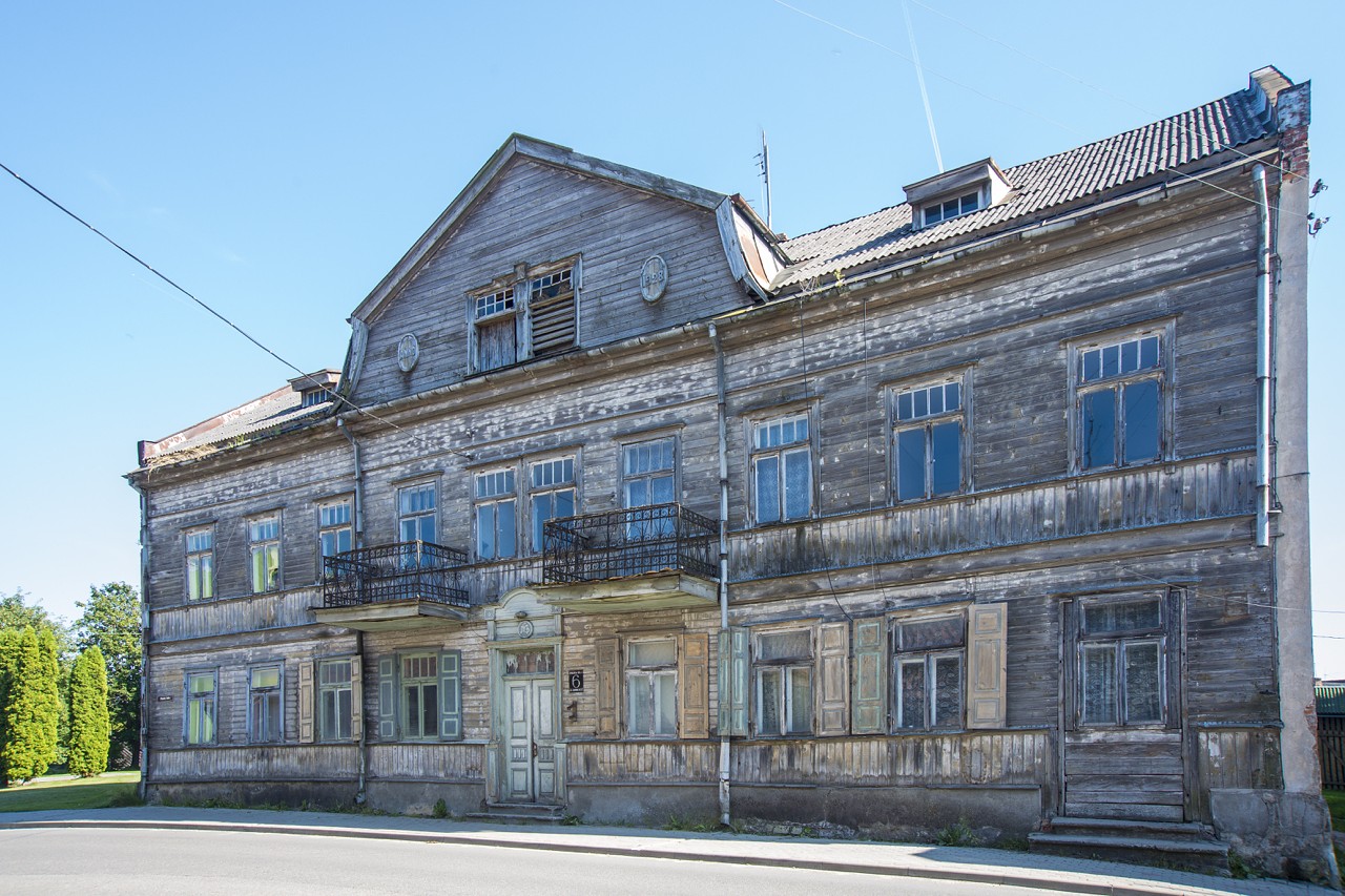 Rīkos koncertus, atjaunos senas mājas