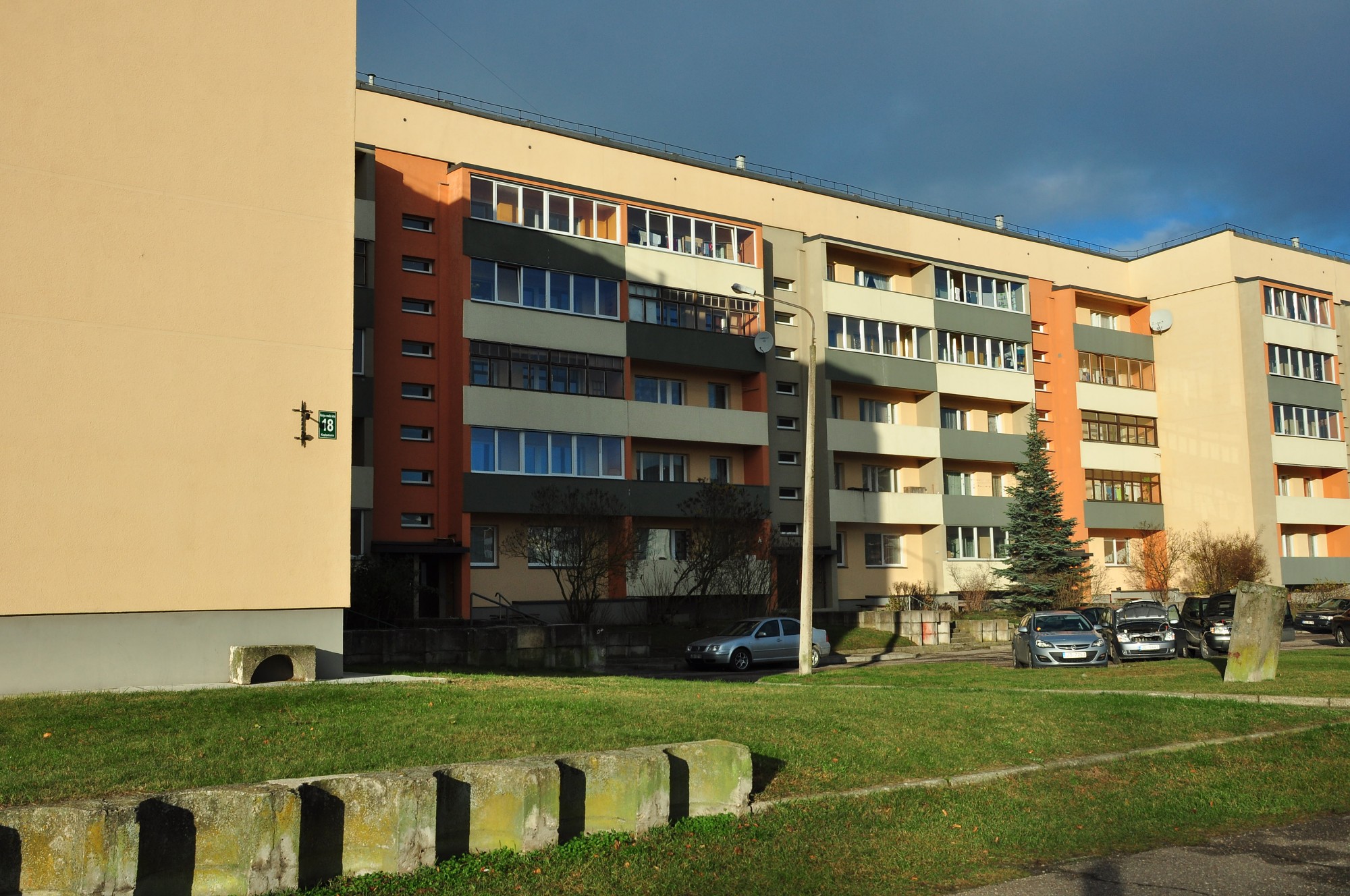 Viena māja, divas taisnības