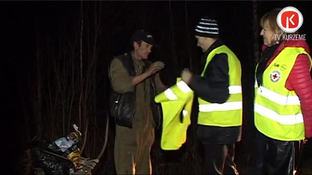 Sarkanais krusts un CSDD glābj desmitiem tumšo gājēju