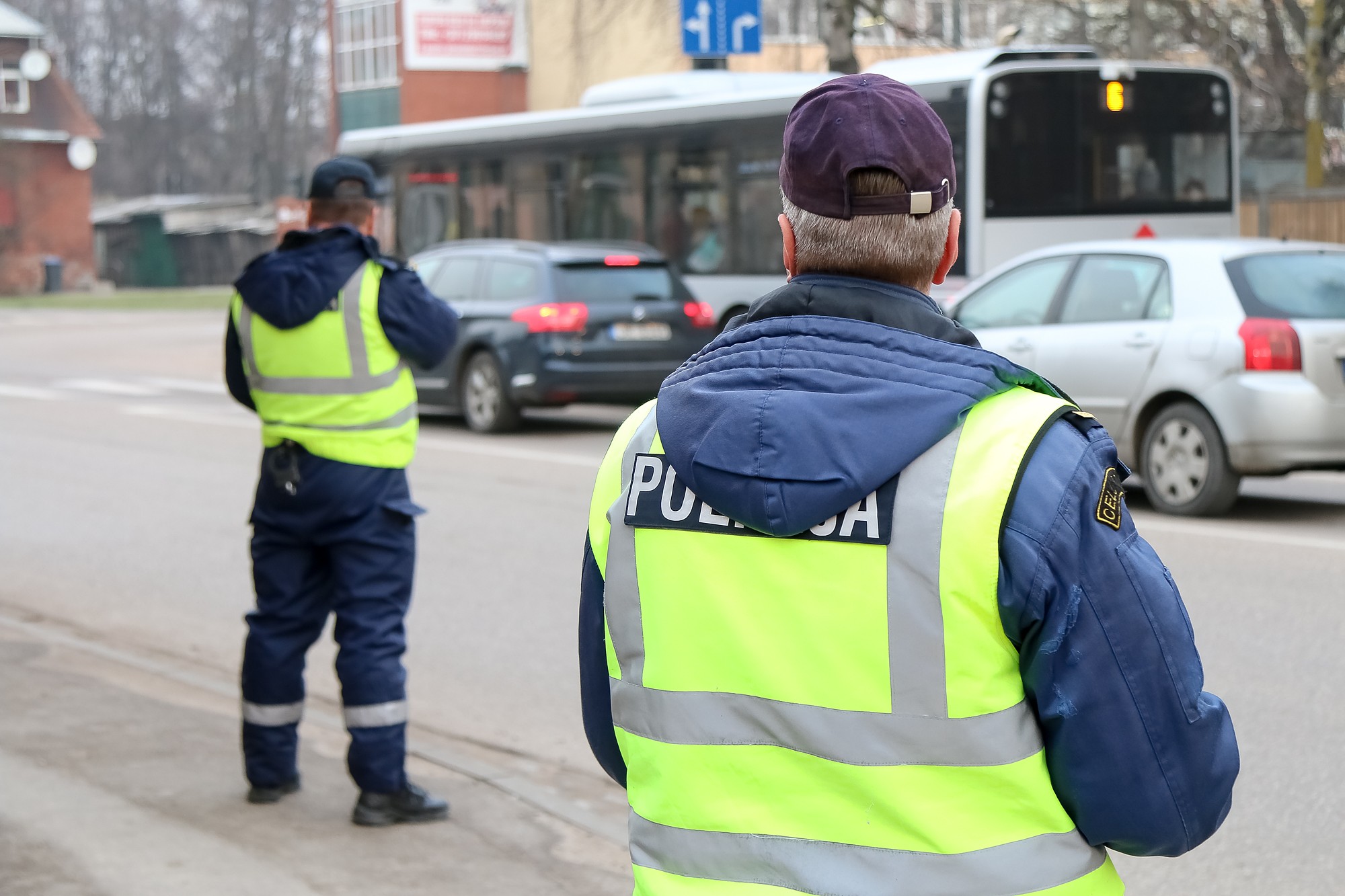 Baltijas valstīs vienotā reidā kontrolē drošības līdzekļu ievērošanu un riepu protektorus