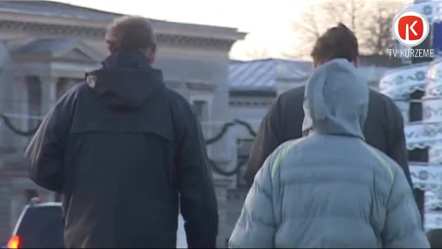 Liepājnieki ķer mirkli un izbauda vētru