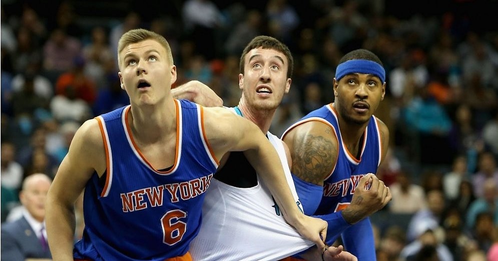 Iespaidīga Porziņģa un “Knicks” atspēlēšanās nepalīdz pārtraukt neveiksmju sēriju