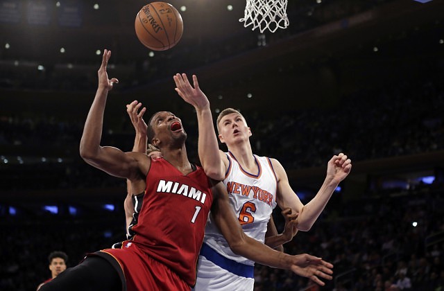 Porziņģa 12 punkti pret “Heat” palīdz “Knicks” pārsniegt pagājušās sezonas uzvaru skaitu