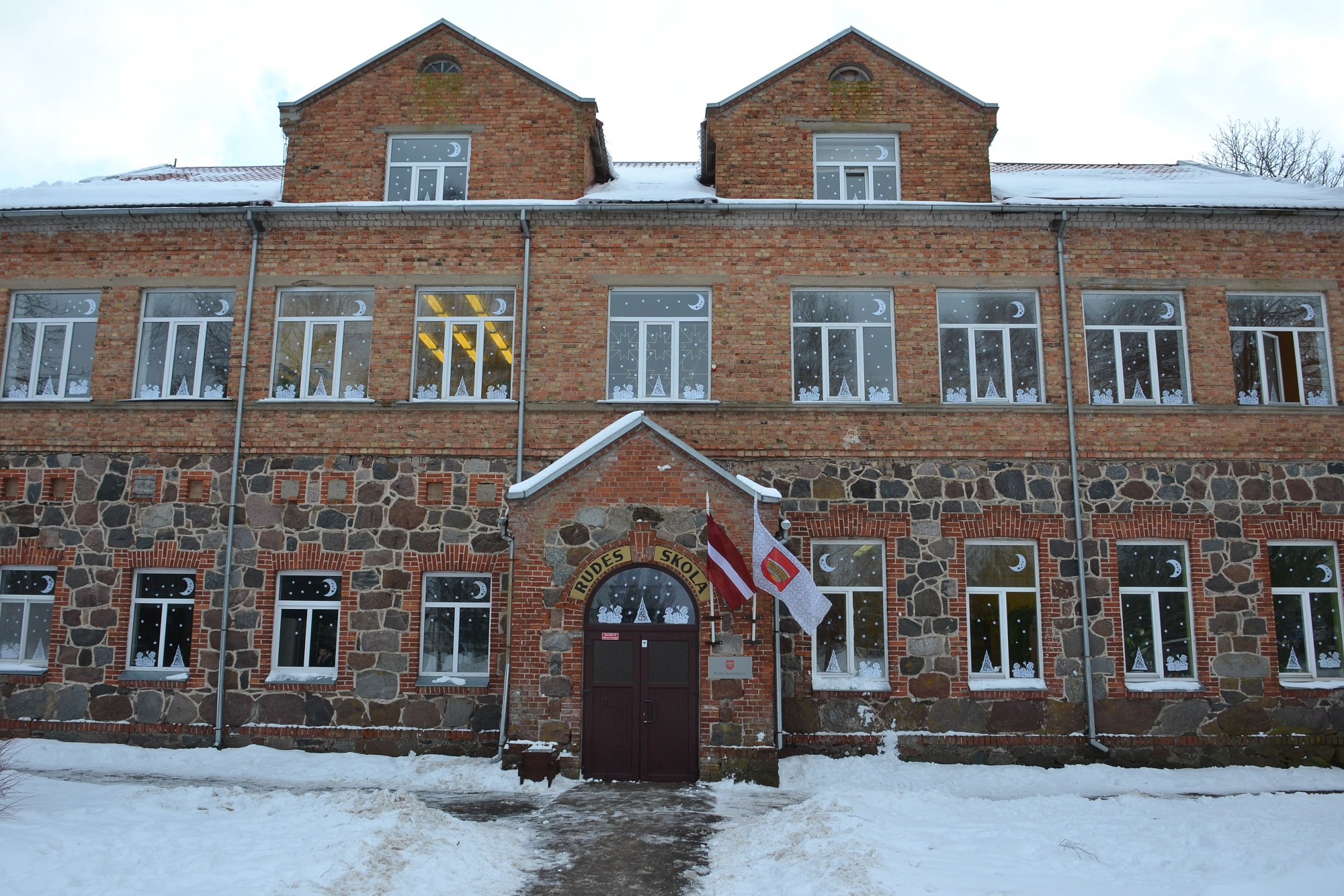 Zelts, kurš jānosargā