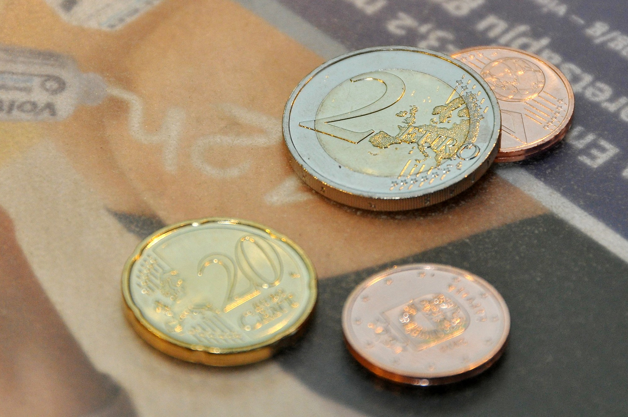 Kriminālvajāšanai nodod lietu par naudas izkrāpšanu
