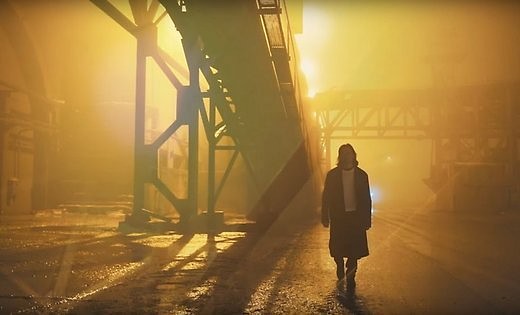 Ivo Fomina jaunās dziesmas videoklipā iespaidīgi Liepājas ostas skati