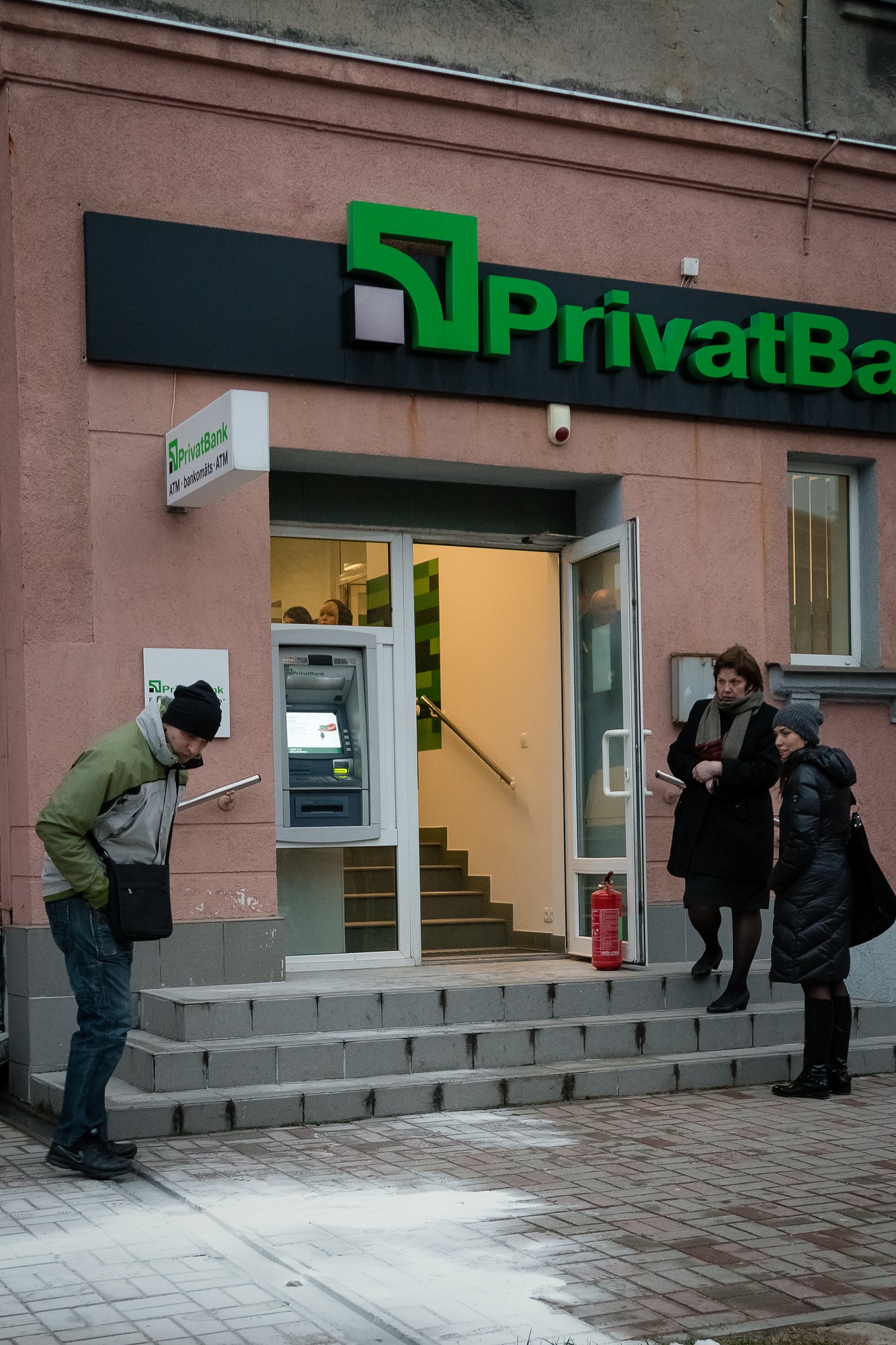 ”Uzvārās” bankomāts