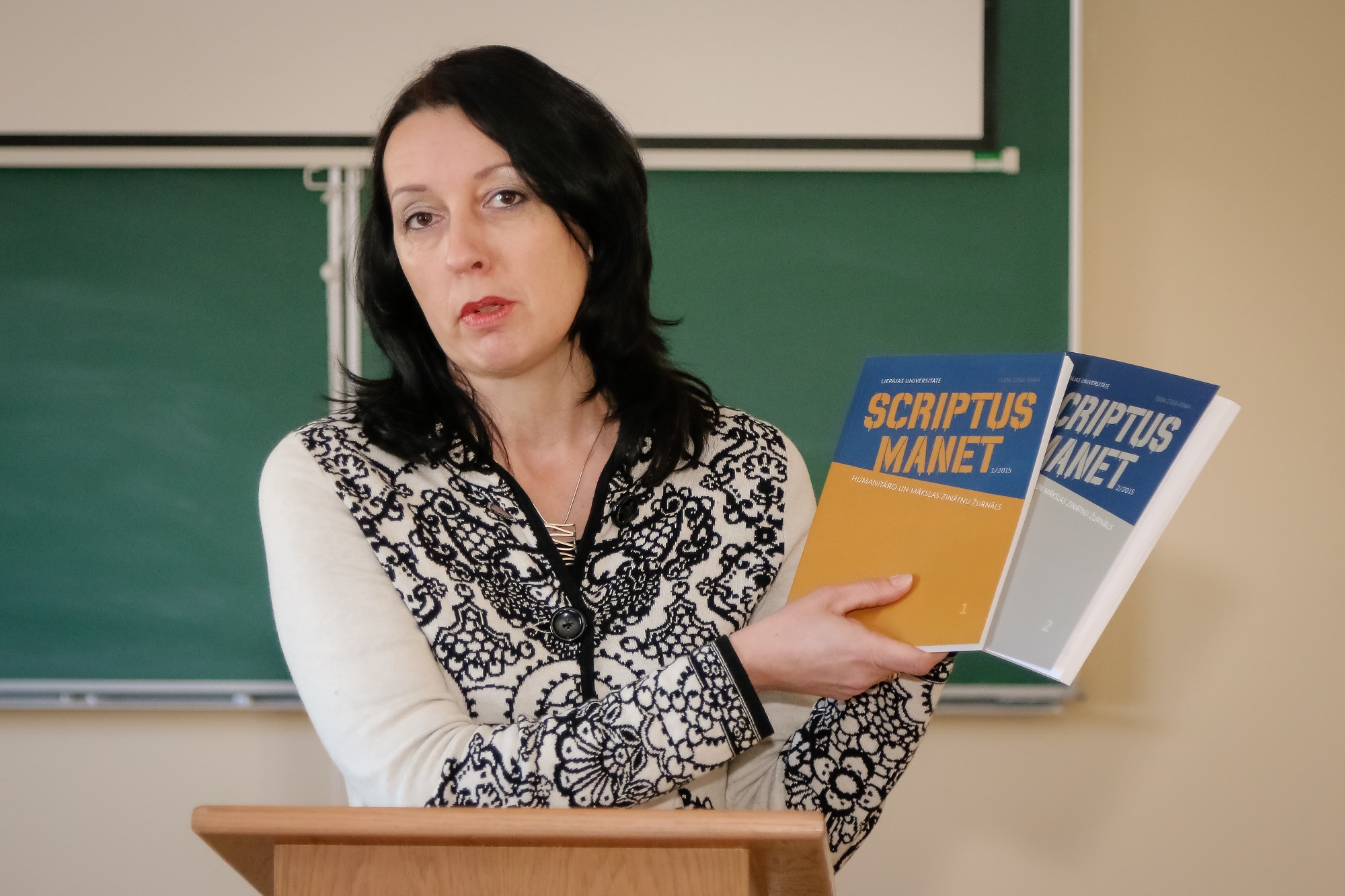 Skolām tiek dāvināts zinātniskais žurnāls