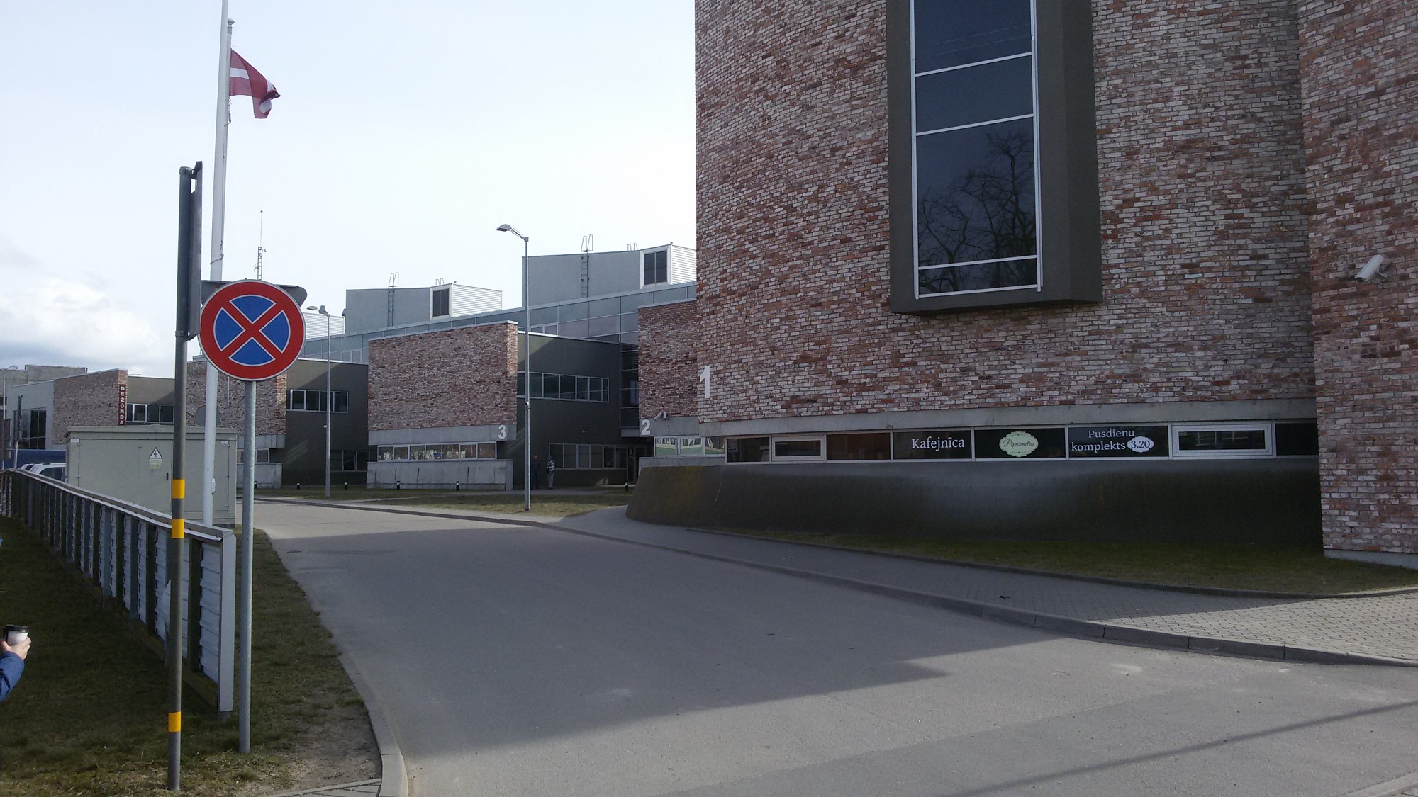 Par pārkāpēja nogādāšanu policijā soda aizturētāju
