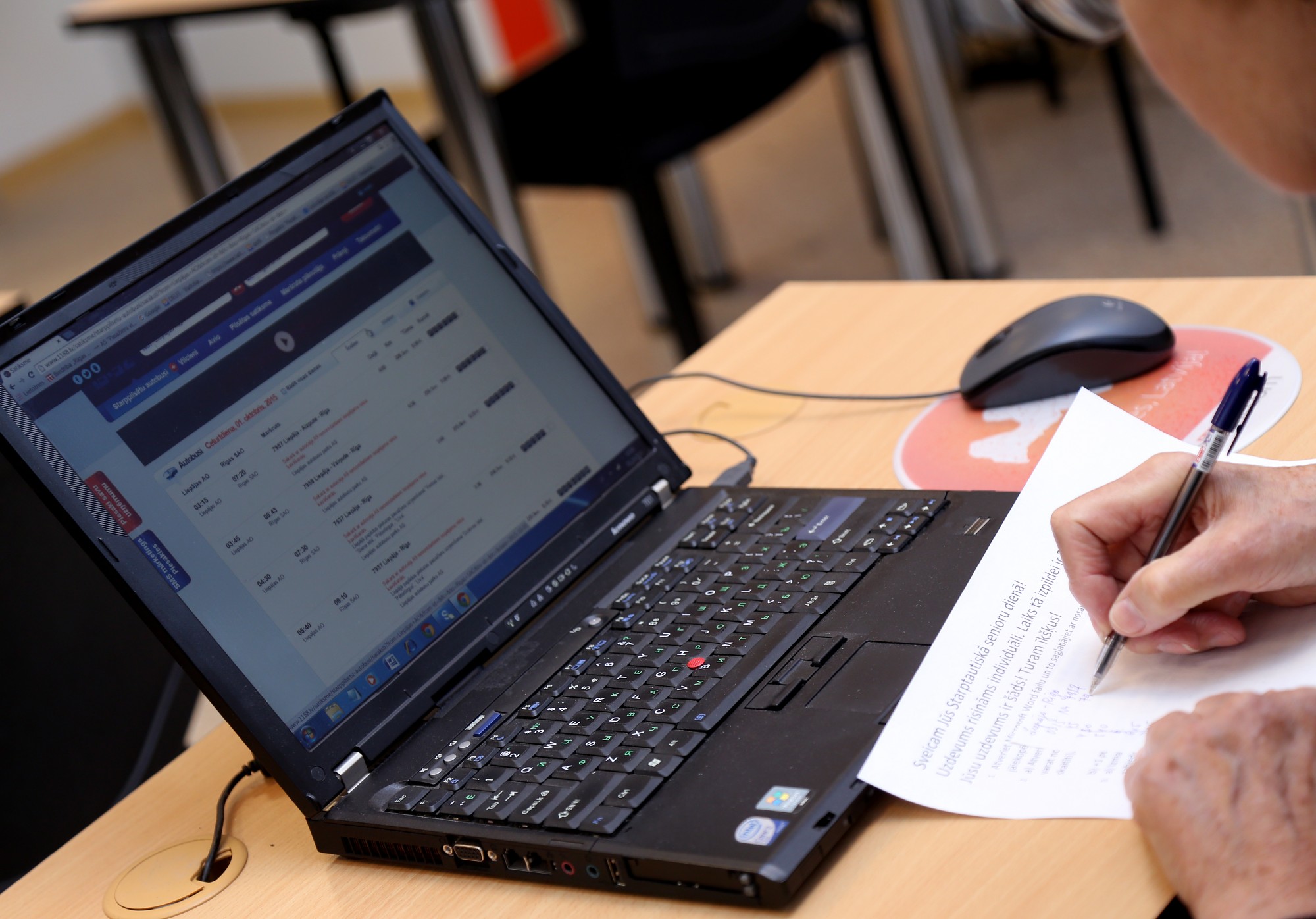 Cik ietekmīgi ir internetā rakstītie komentāri?