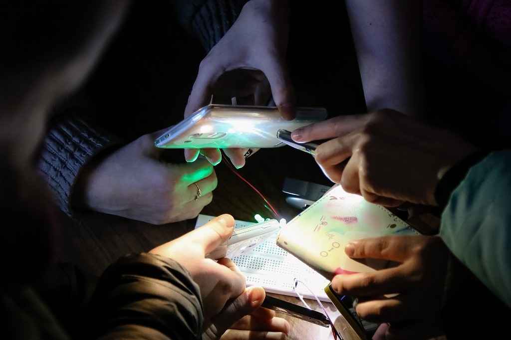 Notiks lekcija par bērnu audzināšanu digitālajā laikmetā