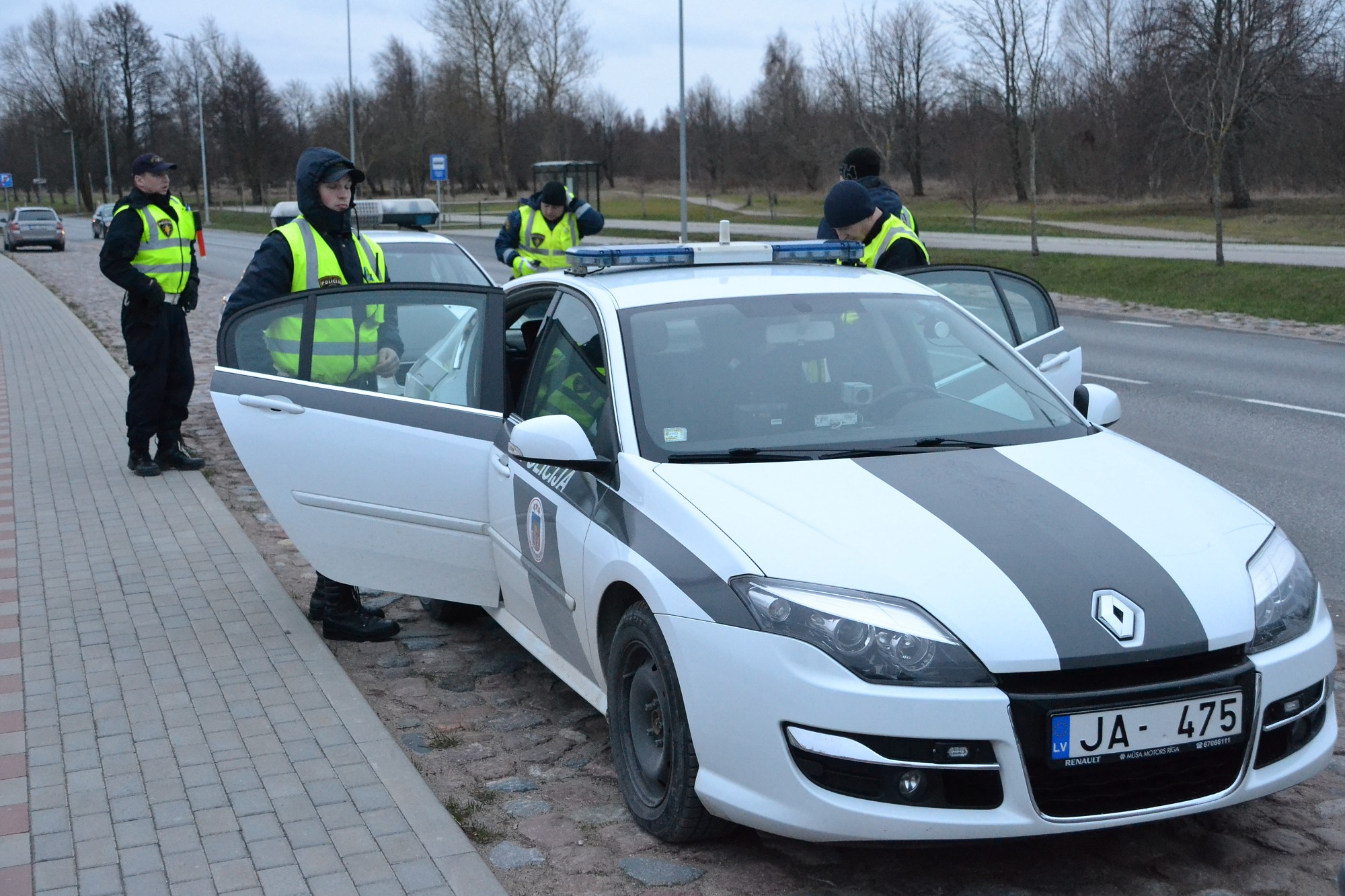 Kalvenes pagastā traucas ar ātrumu 164 km/h