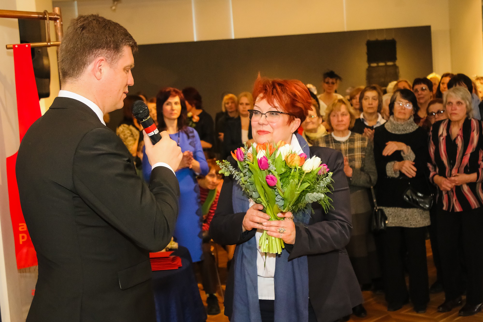 Sveic Dizaina un mākslas vidusskolu jubilejā; muzejā skatāma izstāde “90 gadi mākslas”