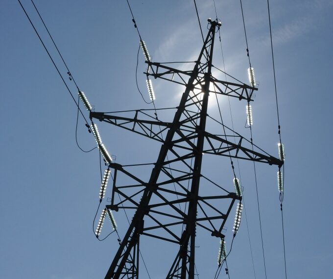 “Sadales tīkls” novērsis 241 stiprā vēja radīto elektrotīkla bojājumu