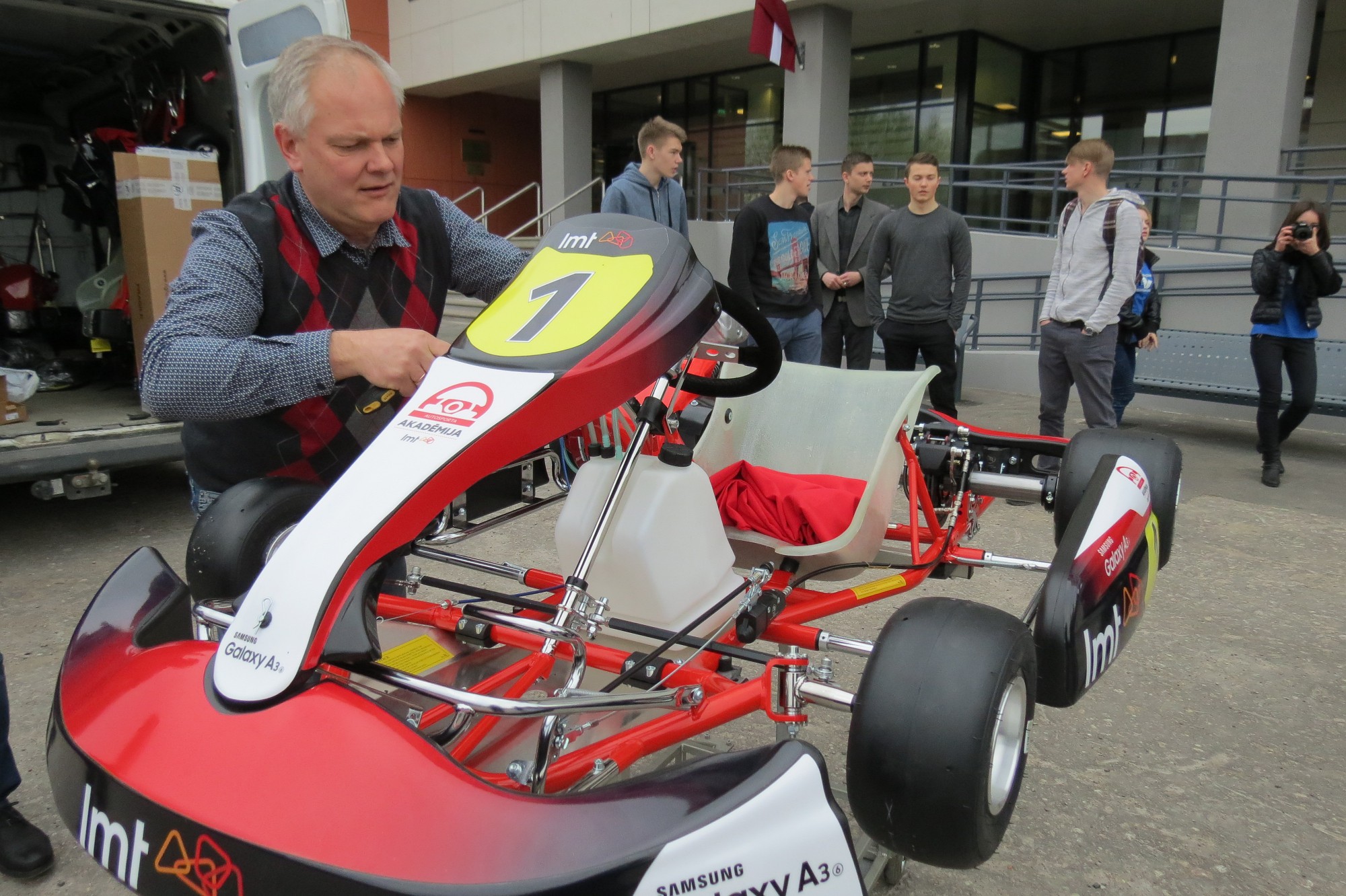 Tehnikumieši saņem kartingu, ir gatavi sacīkstēm