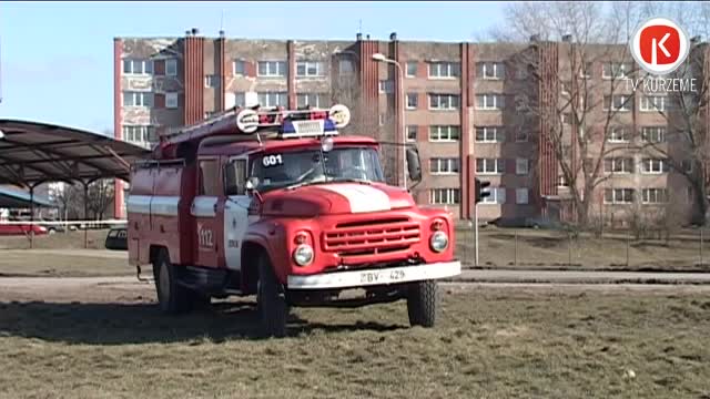 Liepājas ugunsdzēsēji saņem jaunas autokāpnes