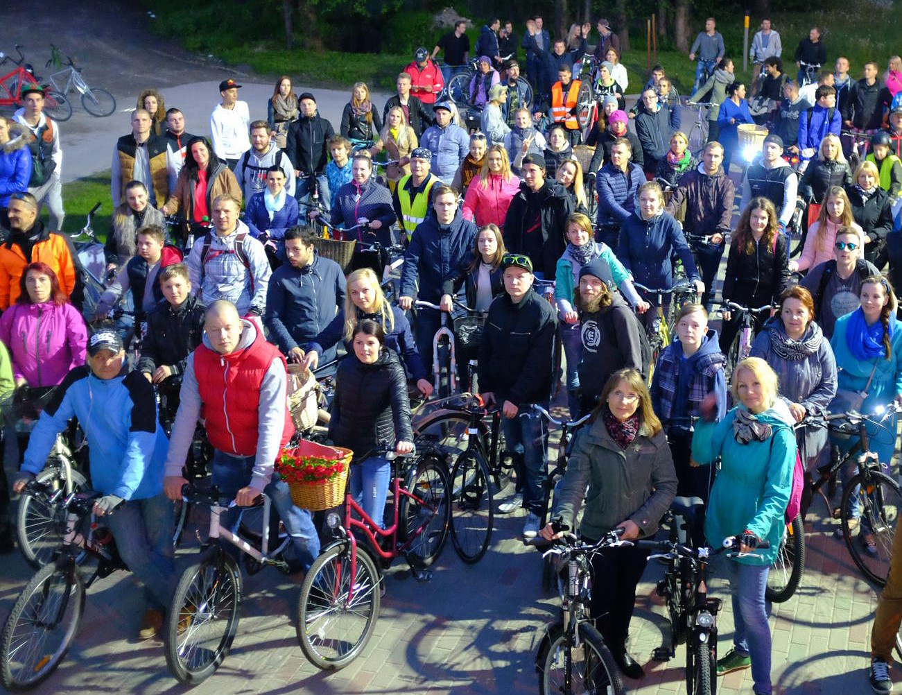 Pirmais “Nakts velo rata” brauciens pulcē lielu interesentu skaitu