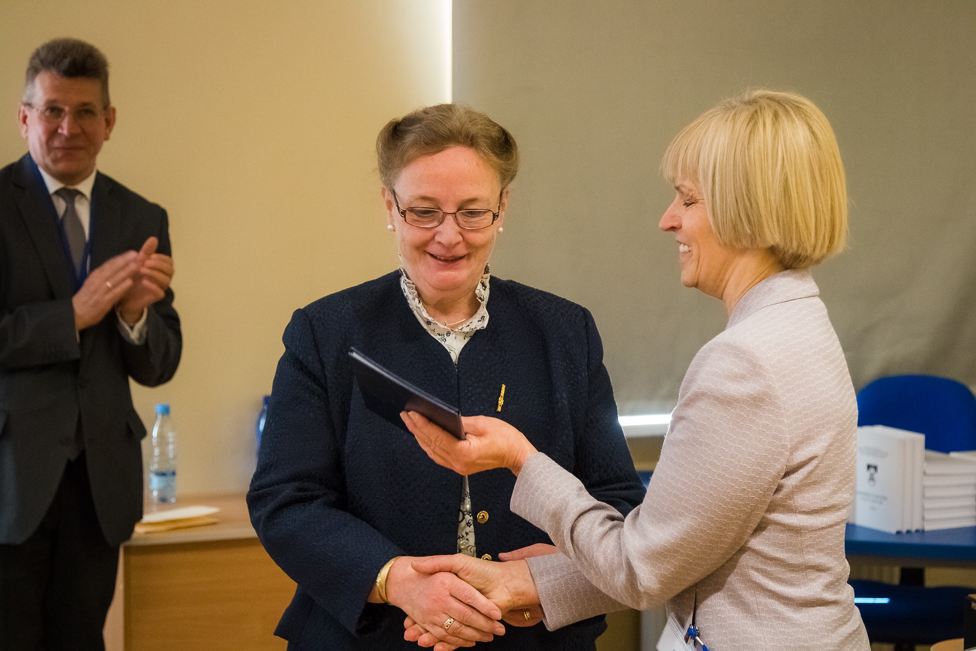 Profesore Ulrike Kurta saņem LiepU Goda doktora diplomu