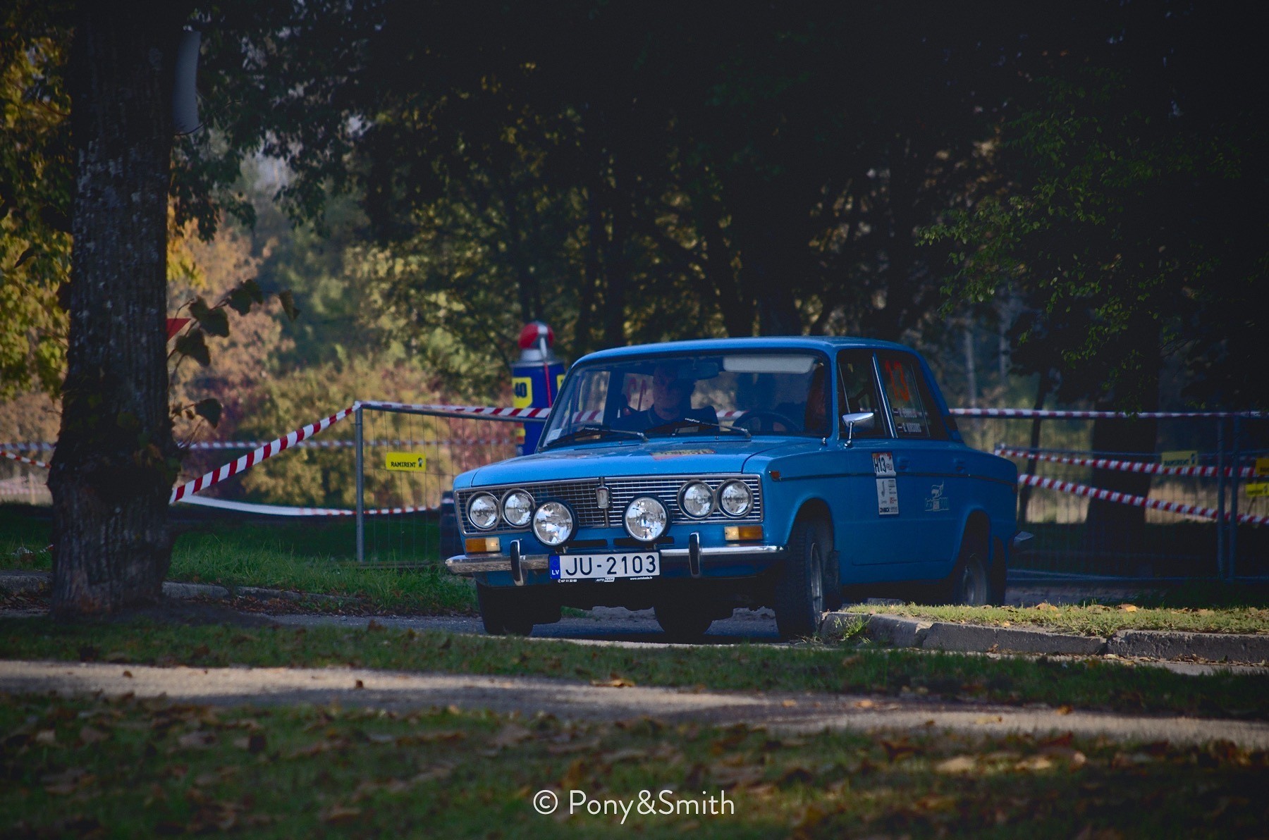 CSDD Liepājas nodaļas priekšnieks atceras jaunību un ar labām sekmēm brauc retro auto rallijā