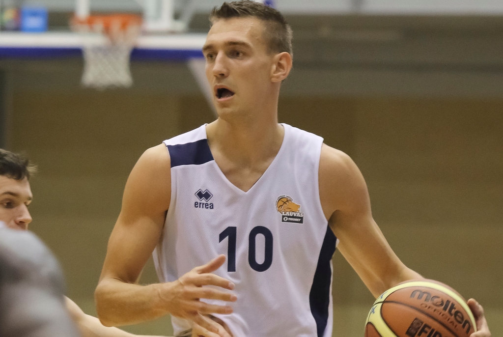 Basketbolists Jurevičus kļuvis par Rumānijas vicečempionu