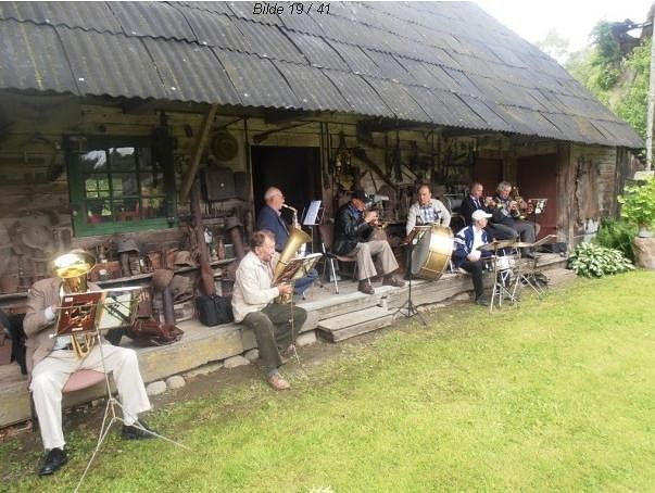 Seniorus dancinās “Rumbas kvartets”