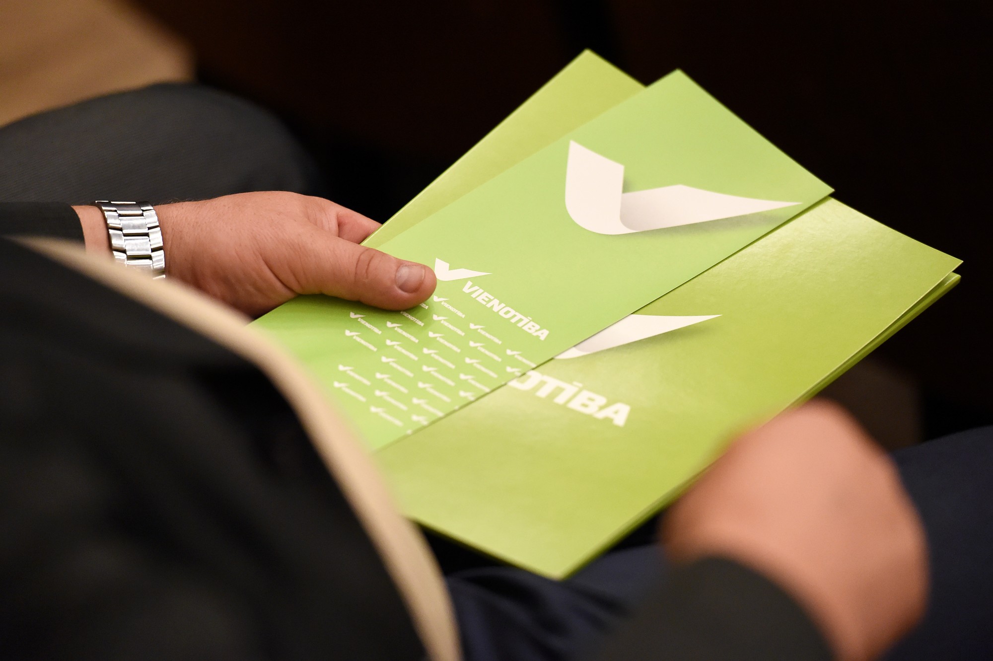 “Vienotības” Liepājas nodaļa nemierā ar partijas valdes lēmumu; atkārtoti Viņķeles izslēgšanu neprasīs