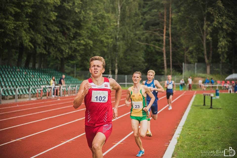 Liepājas vieglatlēti izcīna medaļas