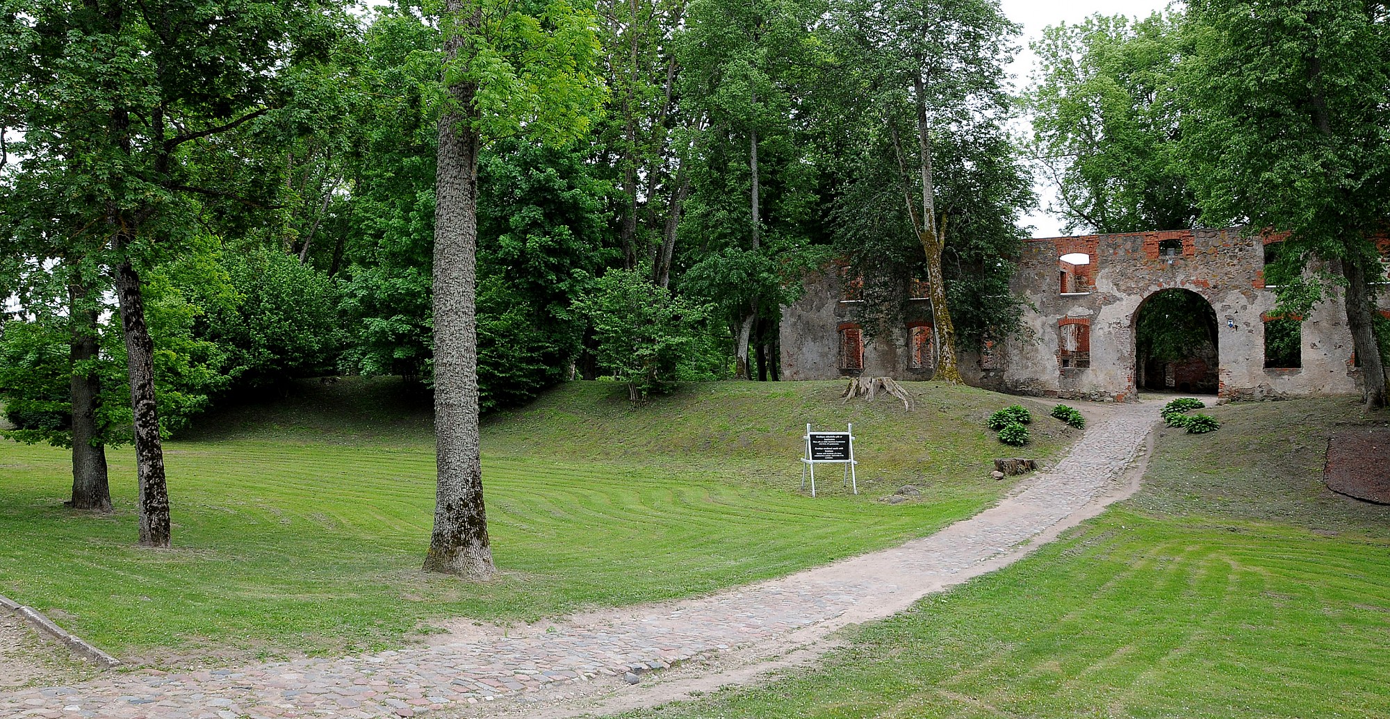 Aicina piedalīties fotokonkursā “Mans Grobiņas arheoloģiskais ansamblis”