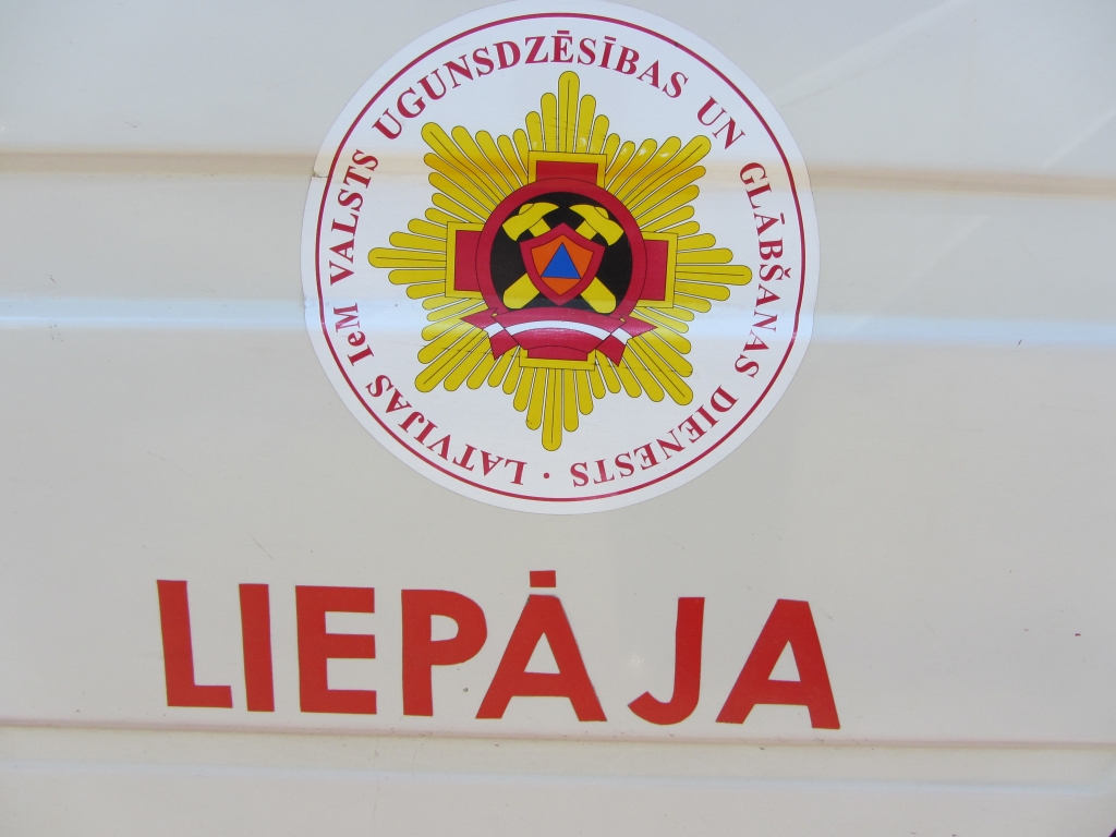 Dzēš liesmas un palīdz glābt slimnieku