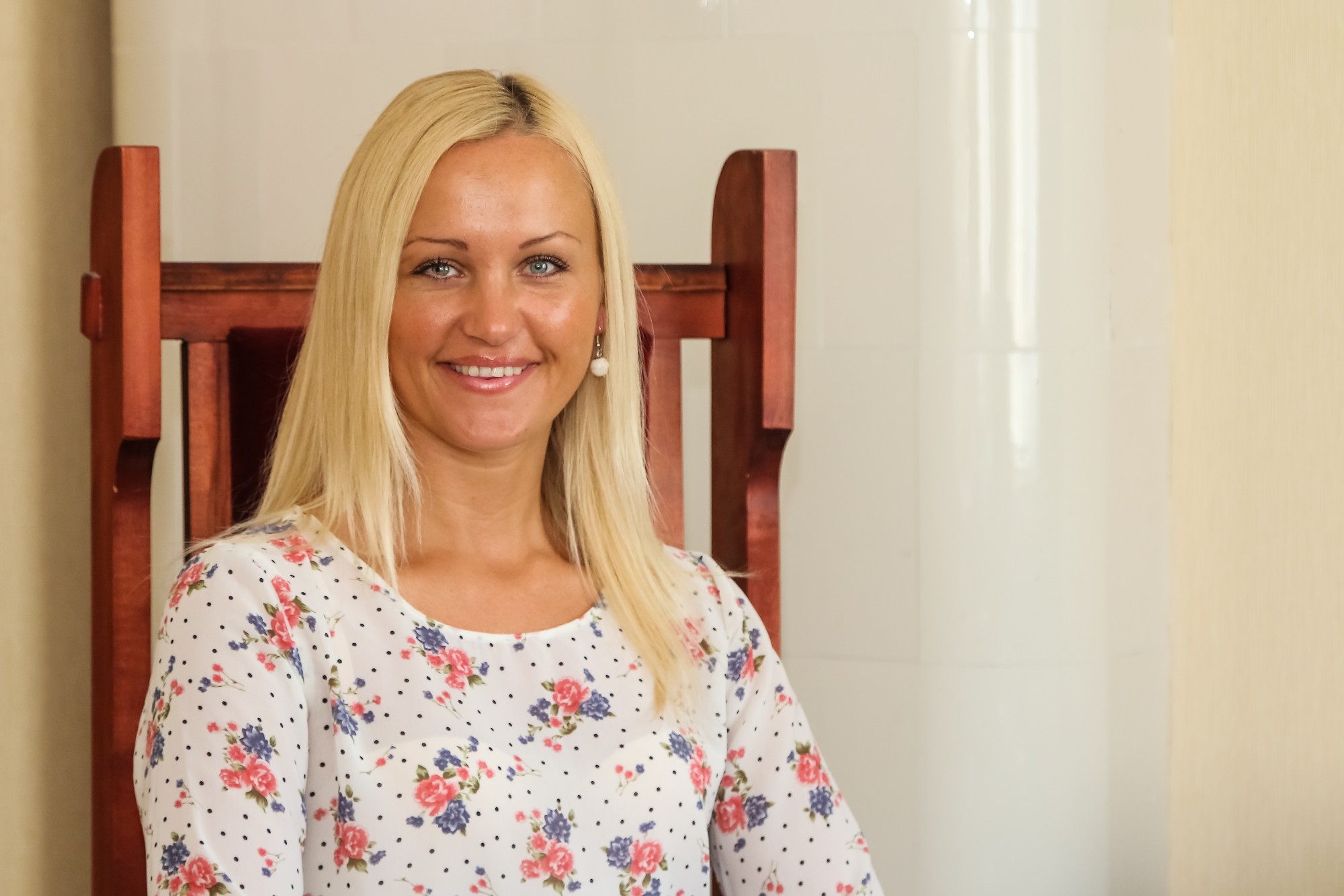 Visapkārt bērni, vidū – Aneta