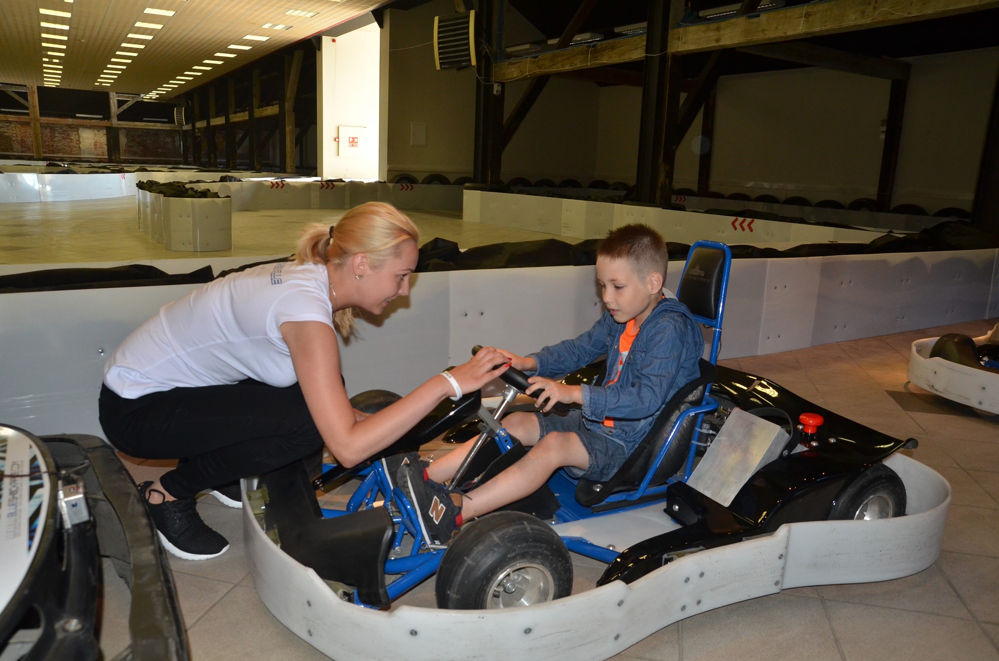 Elektrokartinga centru pirmie iekaro bērni