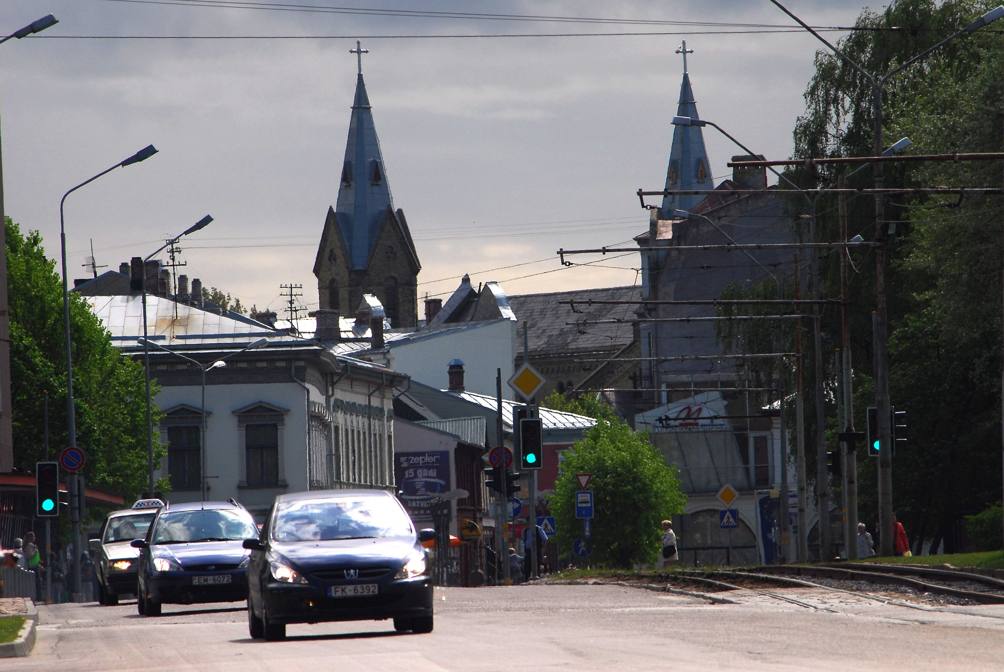 Uzstādīs 14 vienota parauga reklāmas stendus