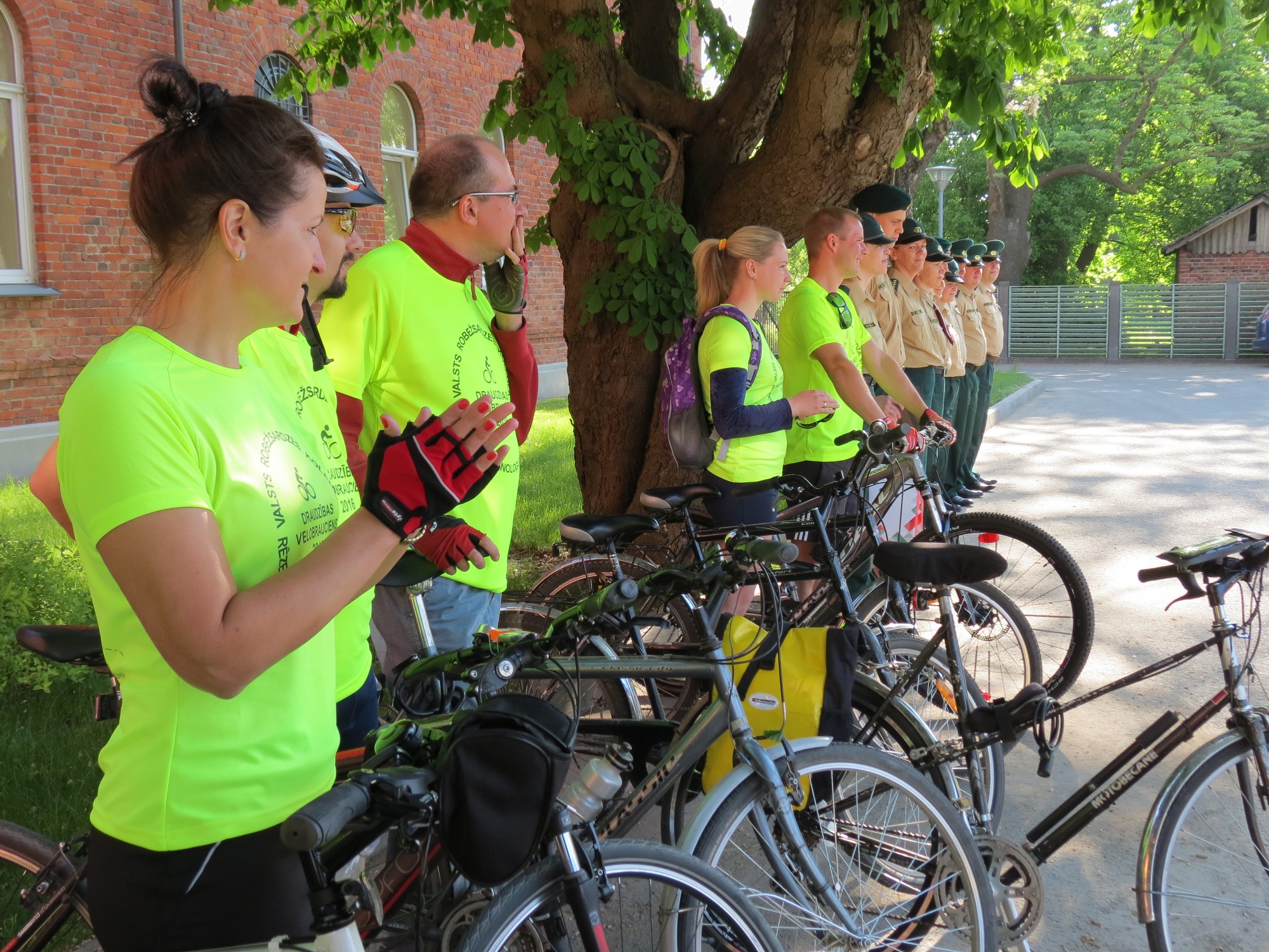 Latvijas un Lietuvas robežsargi vienojas velobraucienā Palanga-Liepāja