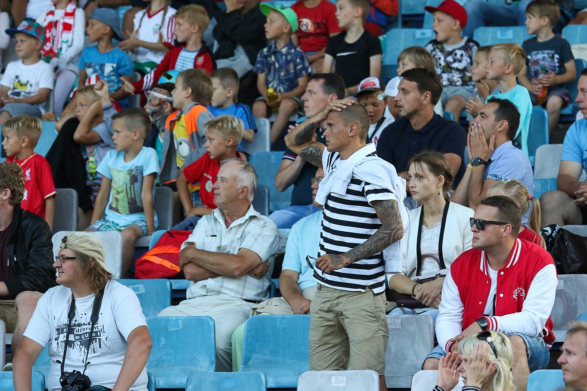 Kandidē uz mēneša spēlētāja balvu