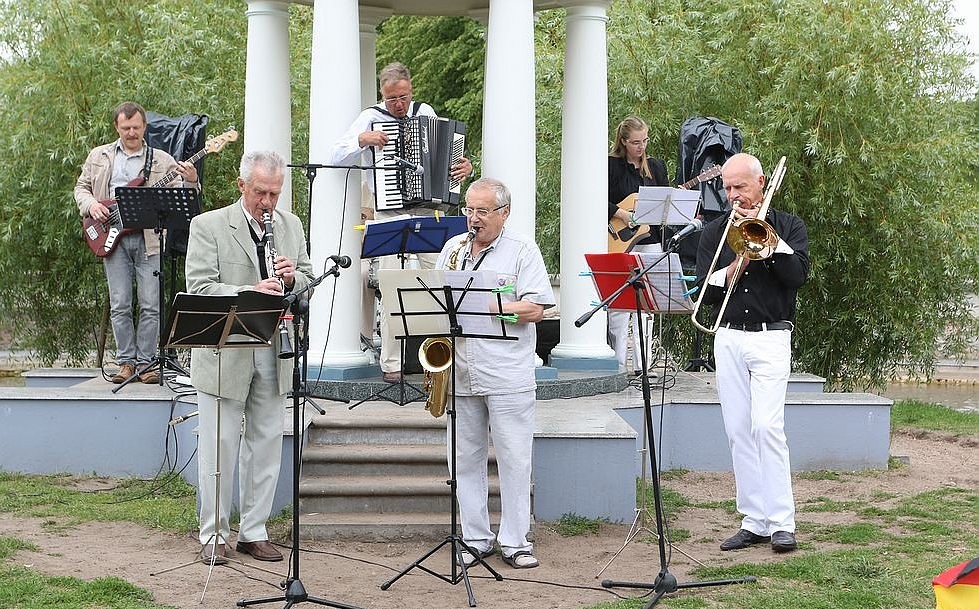 Muzikālajā pēcpusdienā priecēs “Gulbja dīķa Jazz Band”