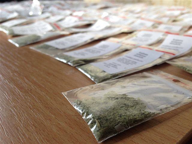 Policija aiztur “spaisa” tirgotājus