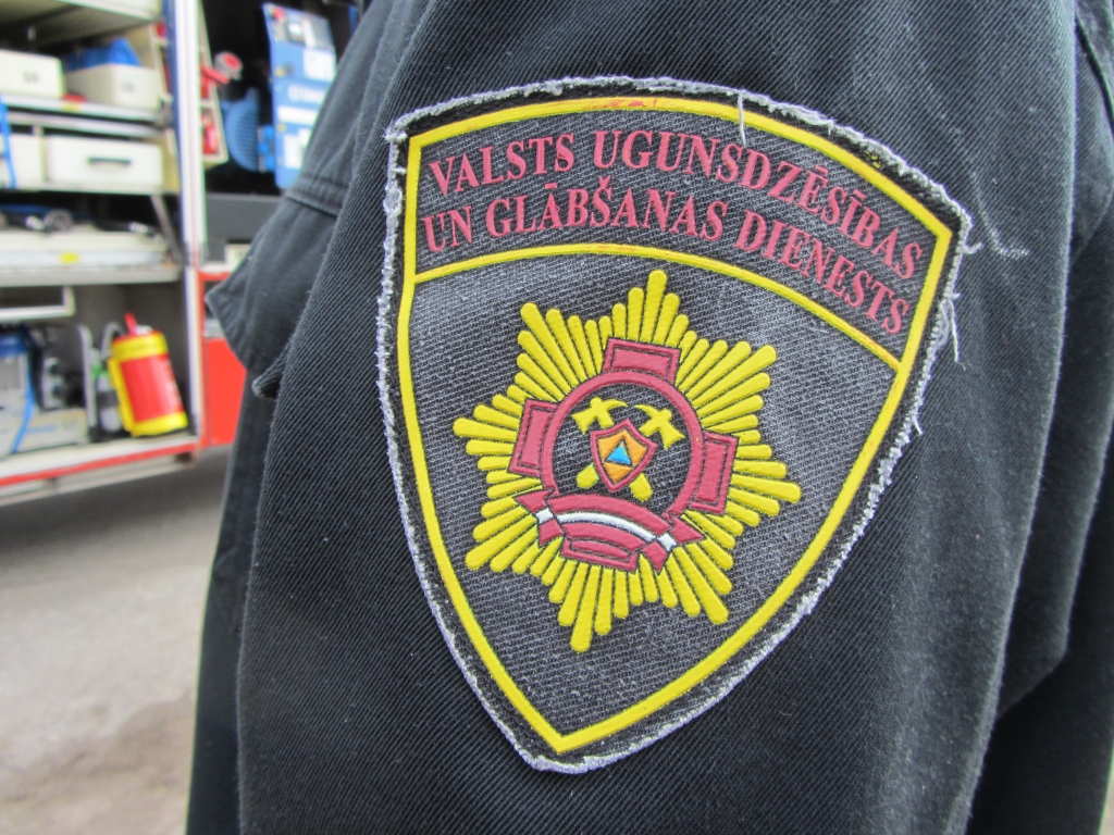 Karostu piekūpina degoši gruži, Brīvības ielā trauksme par smaku viltus