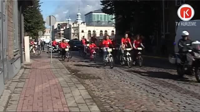 200 dalībnieki min pedāļus velobraucienā
