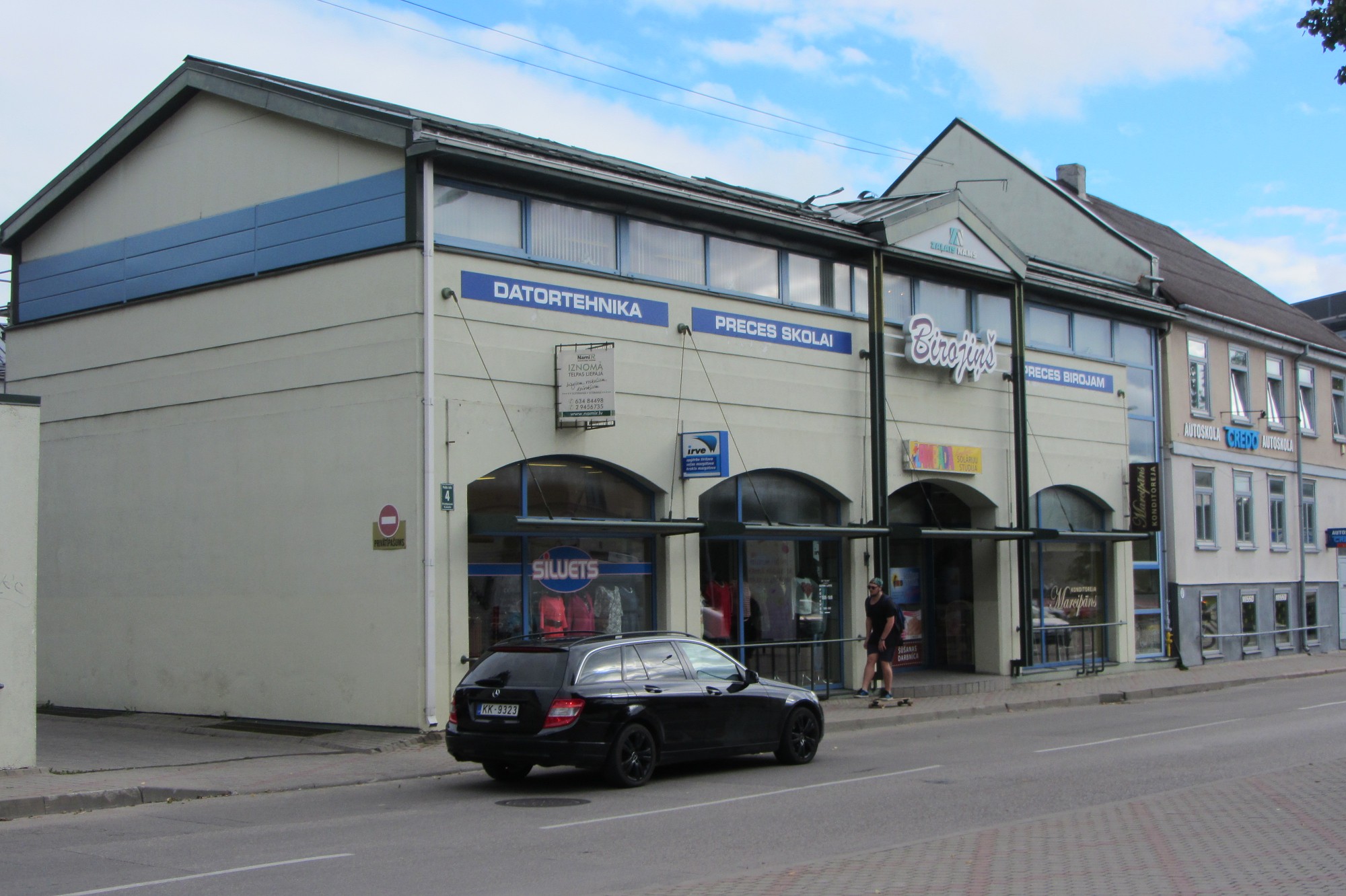 Uguns lielu skādi ēkai Peldu ielā nav nodarījis