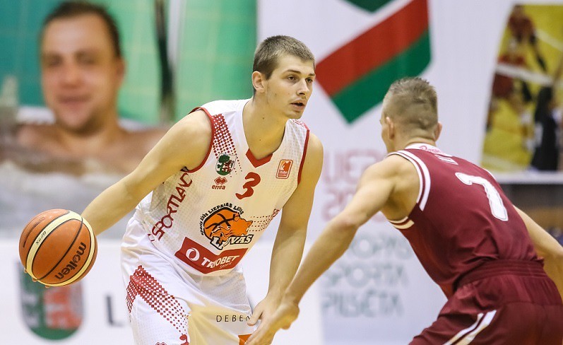 Ausējs pēdējā minūtē izrauj “Liepājai” uzvaru pār “Valmieru”