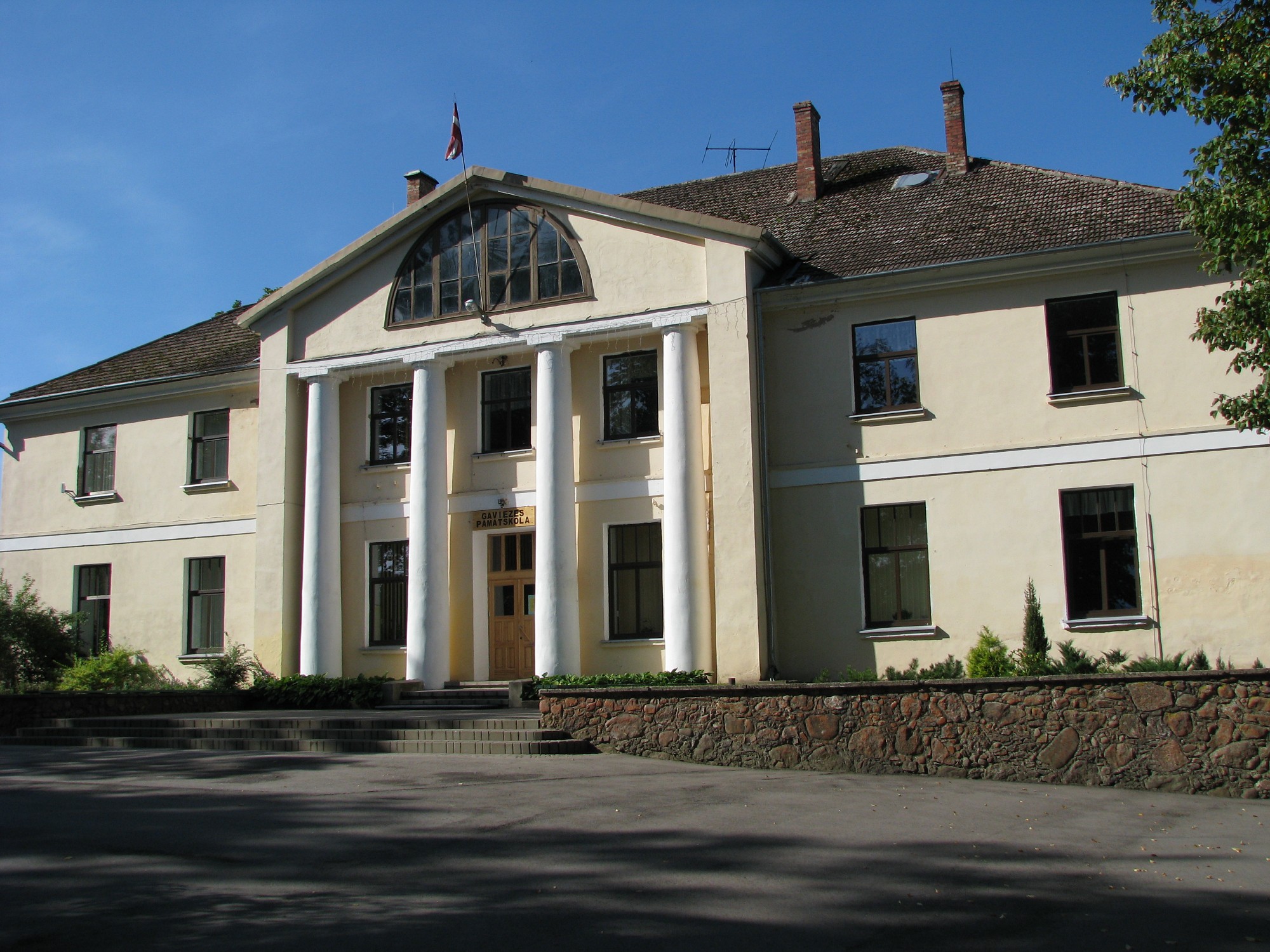 Gaviezes pamatskolai 80