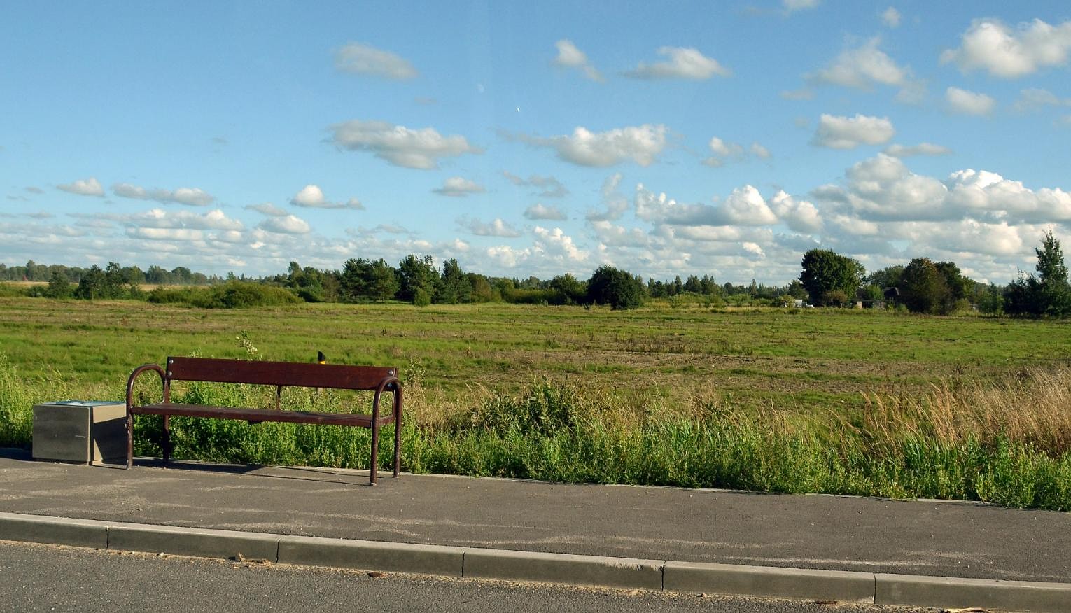 “Vieglais” pret autobusu