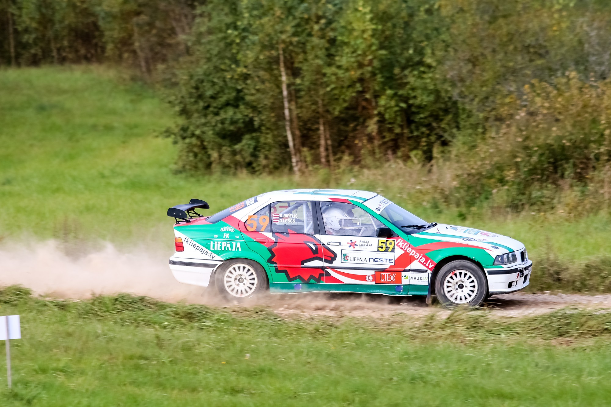 Dans Leščs plosīšanos rallijā Sāremā apvieno ar kāzu ceļojumu