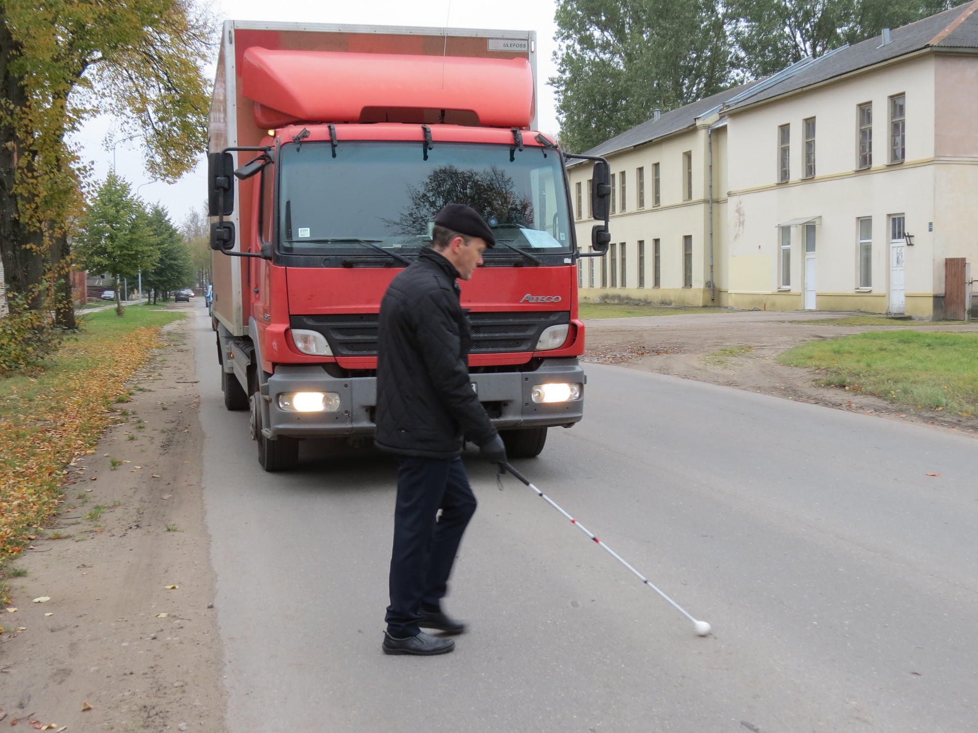 Papildināts – Lielākā daļa vadītāju respektē balto spieķi