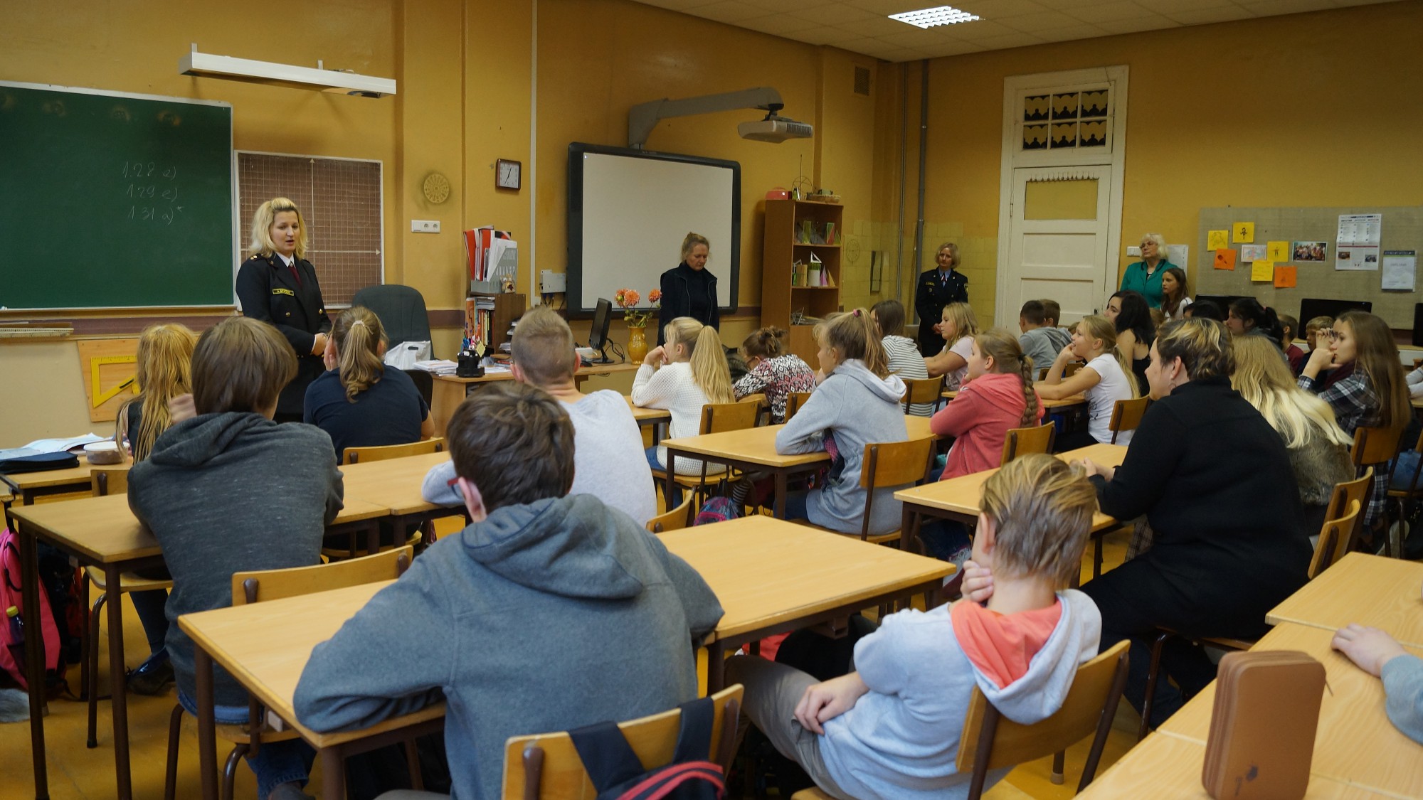 Operatīvie dienesti ciemojas 10.vidusskolā